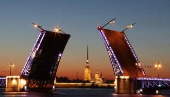 Дворцовый мост: история и особенности